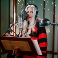 LADY GAGA — SANTA CLAUS IS COMING TO TOWN