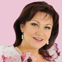 Надія Шестак — На водопаді