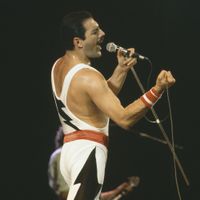 Queen — Dragon Attack